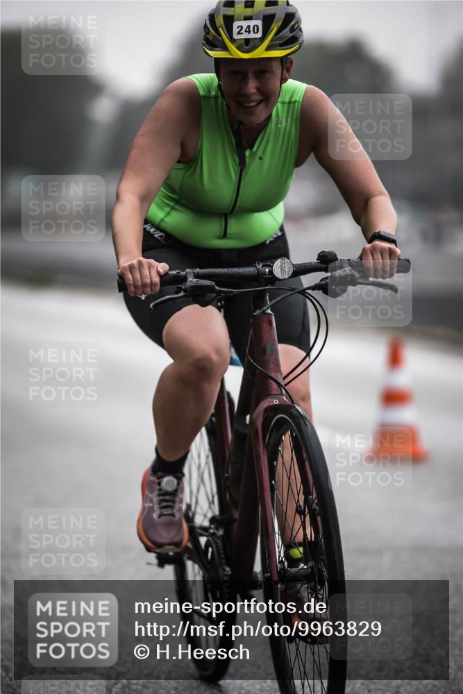 16.08.2026 - KN Förde Triathlon 2026 H.Heesch http://msf.ph/oto/9963829 16.08.2026 09:32:50 Radfahren 158, 229, 240, 251 meine-sportfotos.de