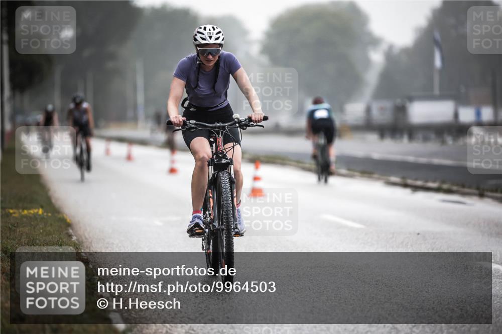 16.08.2026 - KN Förde Triathlon 2026 H.Heesch http://msf.ph/oto/9964503 16.08.2026 09:35:38 Radfahren 135, 246, 252, 263 meine-sportfotos.de
