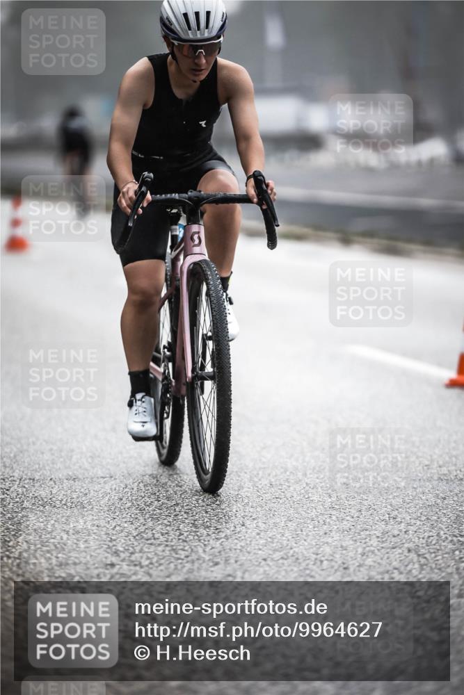 16.08.2026 - KN Förde Triathlon 2026 H.Heesch http://msf.ph/oto/9964627 16.08.2026 09:36:01 Radfahren 150, 164, 166, 178, 187, 198, 247, 261 meine-sportfotos.de