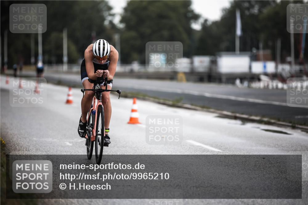 16.08.2026 - KN Förde Triathlon 2026 H.Heesch http://msf.ph/oto/9965210 16.08.2026 09:13:54 Radfahren 101, 102 meine-sportfotos.de