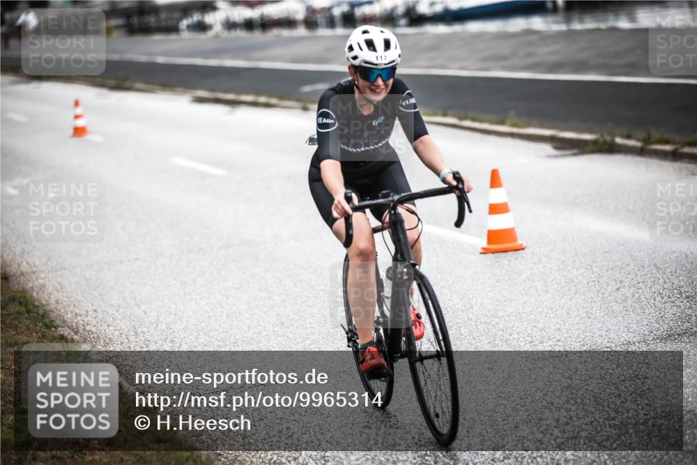 16.08.2026 - KN Förde Triathlon 2026 H.Heesch http://msf.ph/oto/9965314 16.08.2026 09:20:25 Radfahren 117, 122, 130, 143 meine-sportfotos.de