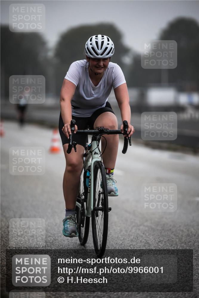16.08.2026 - KN Förde Triathlon 2026 H.Heesch http://msf.ph/oto/9966001 16.08.2026 09:27:32 Radfahren 121, 138, 171, 172, 176, 180, 230 meine-sportfotos.de