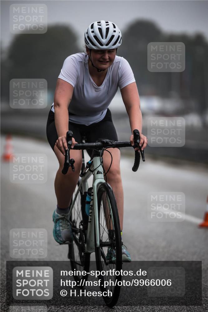 16.08.2026 - KN Förde Triathlon 2026 H.Heesch http://msf.ph/oto/9966006 16.08.2026 09:27:32 Radfahren 121, 138, 171, 172, 176, 180, 230 meine-sportfotos.de