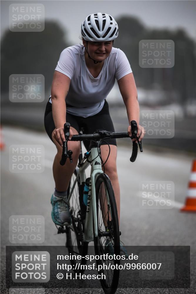 16.08.2026 - KN Förde Triathlon 2026 H.Heesch http://msf.ph/oto/9966007 16.08.2026 09:27:32 Radfahren 121, 138, 171, 172, 176, 180, 230 meine-sportfotos.de