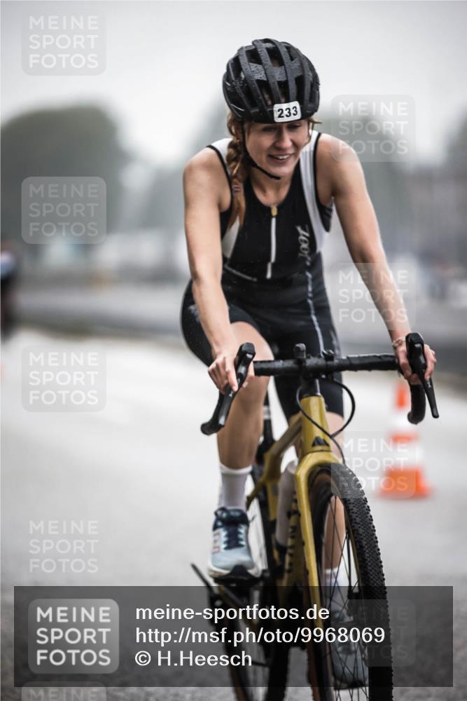 16.08.2026 - KN Förde Triathlon 2026 H.Heesch http://msf.ph/oto/9968069 16.08.2026 09:41:19 Radfahren 149, 205, 233, 234, 240, 264 meine-sportfotos.de