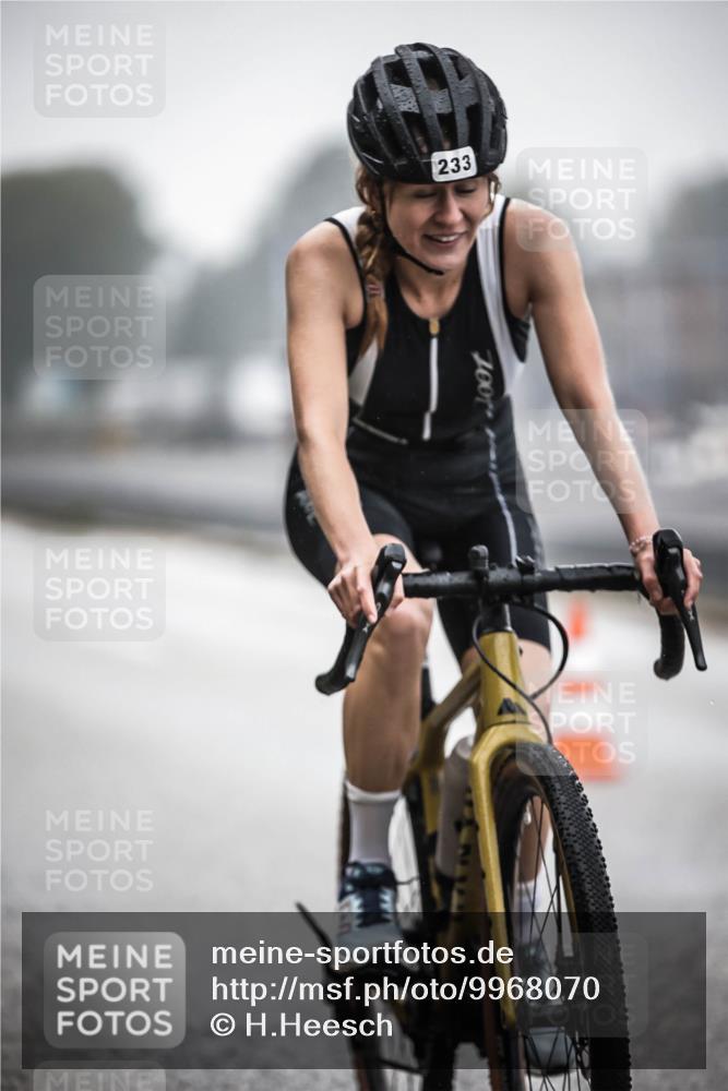16.08.2026 - KN Förde Triathlon 2026 H.Heesch http://msf.ph/oto/9968070 16.08.2026 09:41:19 Radfahren 149, 205, 233, 234, 240, 264 meine-sportfotos.de