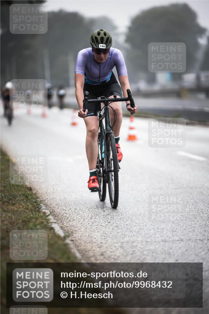 16.08.2026 - KN Förde Triathlon 2026 H.Heesch http://msf.ph/oto/9968432 16.08.2026 09:43:05 Radfahren 140, 214, 219, 223 meine-sportfotos.de