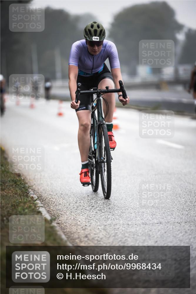 16.08.2026 - KN Förde Triathlon 2026 H.Heesch http://msf.ph/oto/9968434 16.08.2026 09:43:05 Radfahren 140, 214, 219, 223 meine-sportfotos.de