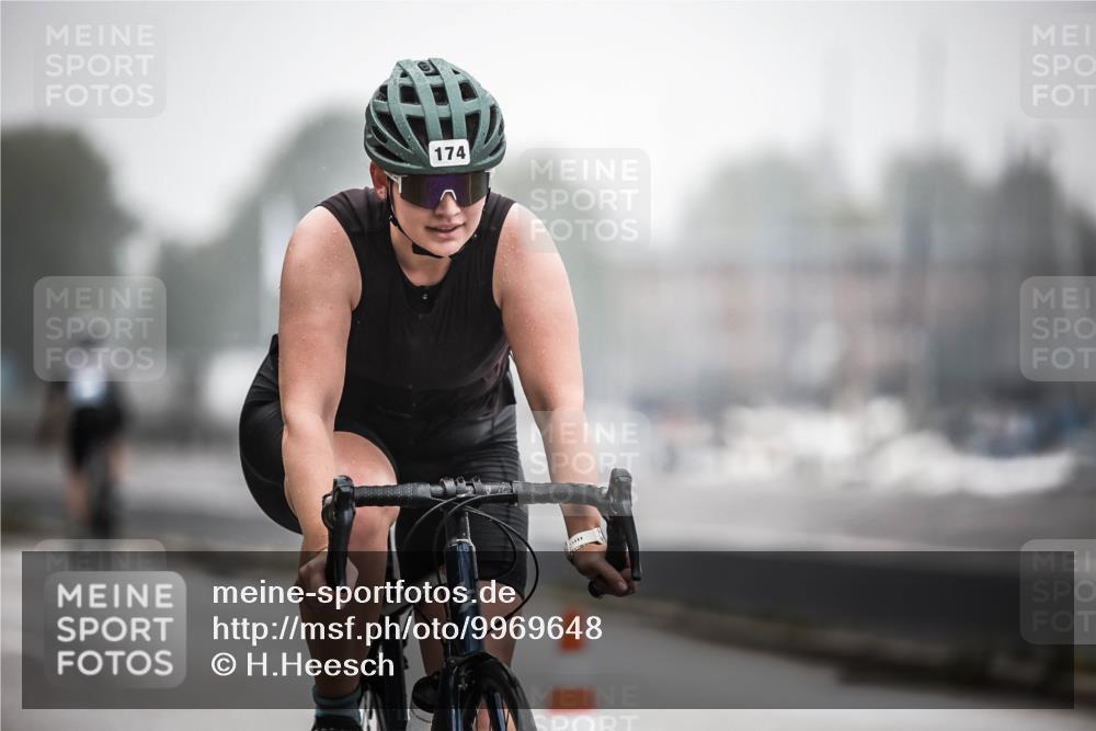 16.08.2026 - KN Förde Triathlon 2026 H.Heesch http://msf.ph/oto/9969648 16.08.2026 09:50:19 Radfahren 156, 174, 194, 239 meine-sportfotos.de