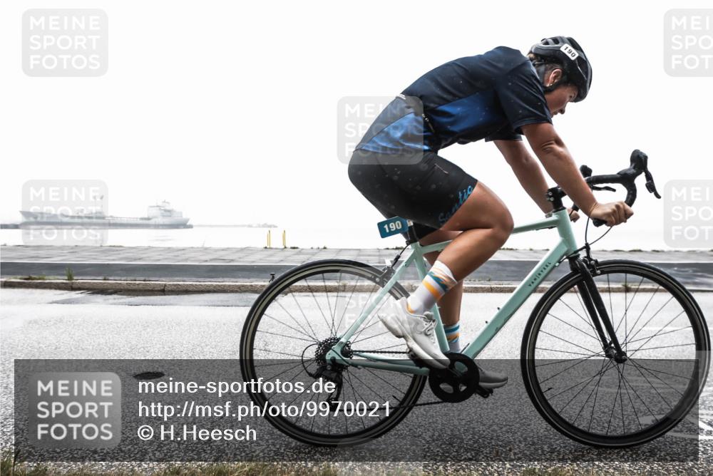 16.08.2026 - KN Förde Triathlon 2026 H.Heesch http://msf.ph/oto/9970021 16.08.2026 09:52:03 Radfahren 169, 190, 199 meine-sportfotos.de