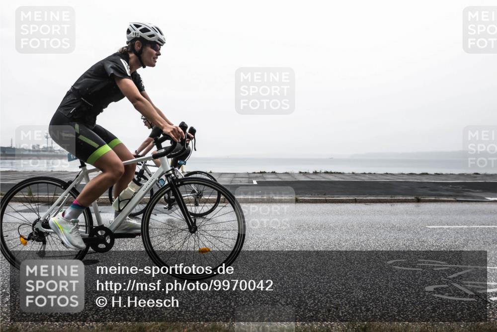 16.08.2026 - KN Förde Triathlon 2026 H.Heesch http://msf.ph/oto/9970042 16.08.2026 09:52:33 Radfahren 130, 163, 165, 191, 212, 235, 259 meine-sportfotos.de