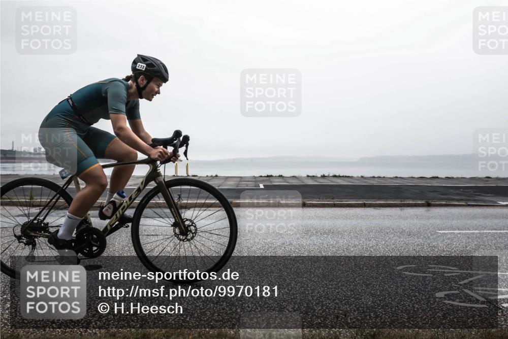 16.08.2026 - KN Förde Triathlon 2026 H.Heesch http://msf.ph/oto/9970181 16.08.2026 09:54:40 Radfahren 135, 232 meine-sportfotos.de