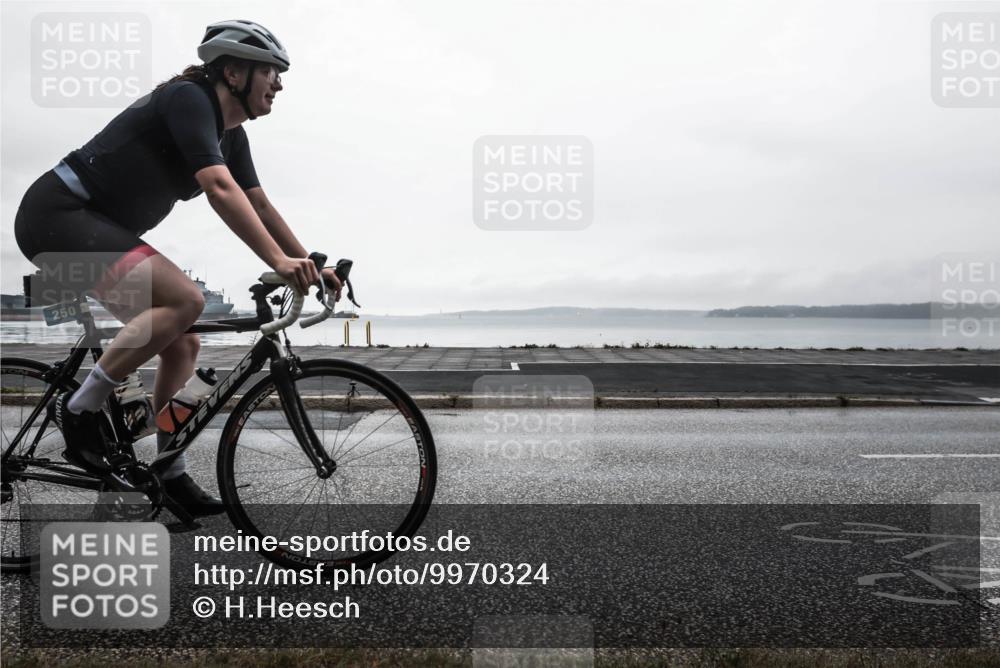 16.08.2026 - KN Förde Triathlon 2026 H.Heesch http://msf.ph/oto/9970324 16.08.2026 10:00:08 Radfahren 244, 250 meine-sportfotos.de