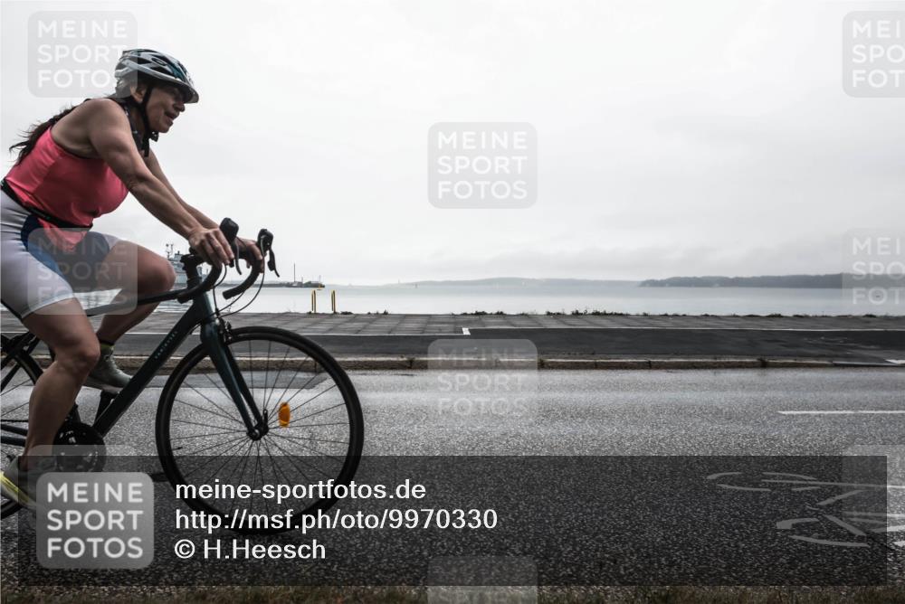 16.08.2026 - KN Förde Triathlon 2026 H.Heesch http://msf.ph/oto/9970330 16.08.2026 10:00:19 Radfahren 123, 215 meine-sportfotos.de