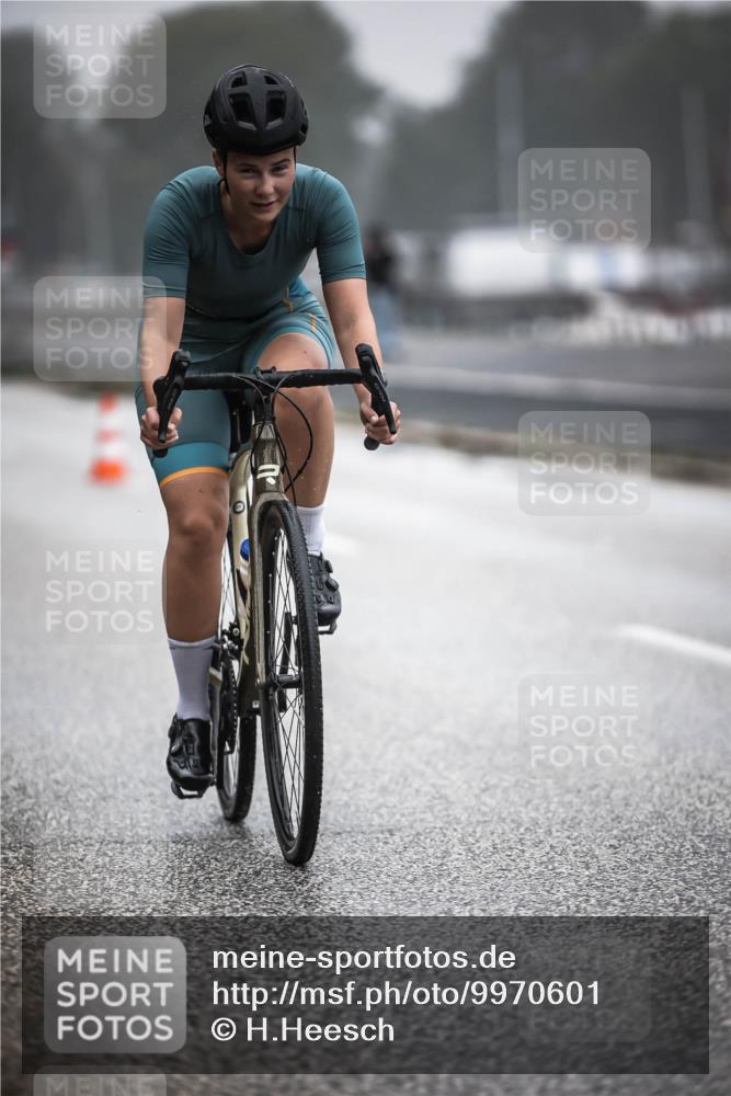 16.08.2026 - KN Förde Triathlon 2026 H.Heesch http://msf.ph/oto/9970601 16.08.2026 09:54:38 Radfahren 135, 232 meine-sportfotos.de