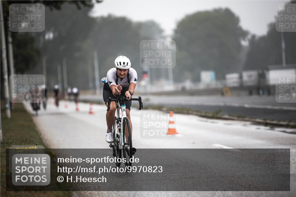 16.08.2026 - KN Förde Triathlon 2026 H.Heesch http://msf.ph/oto/9970823 16.08.2026 09:55:58 Radfahren 131, 216, 226 meine-sportfotos.de