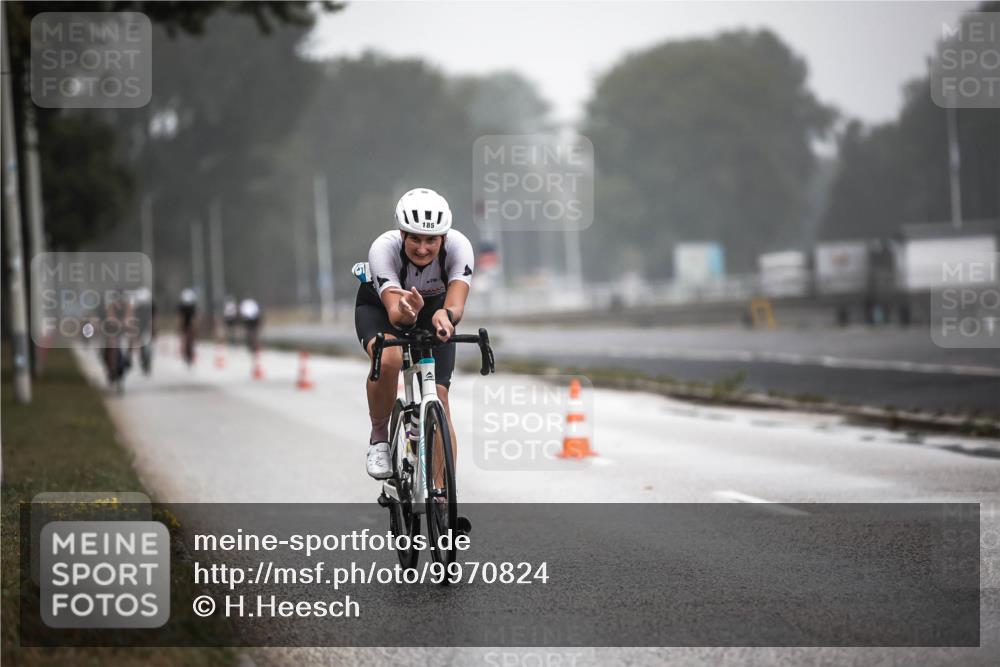 16.08.2026 - KN Förde Triathlon 2026 H.Heesch http://msf.ph/oto/9970824 16.08.2026 09:55:58 Radfahren 131, 216, 226 meine-sportfotos.de