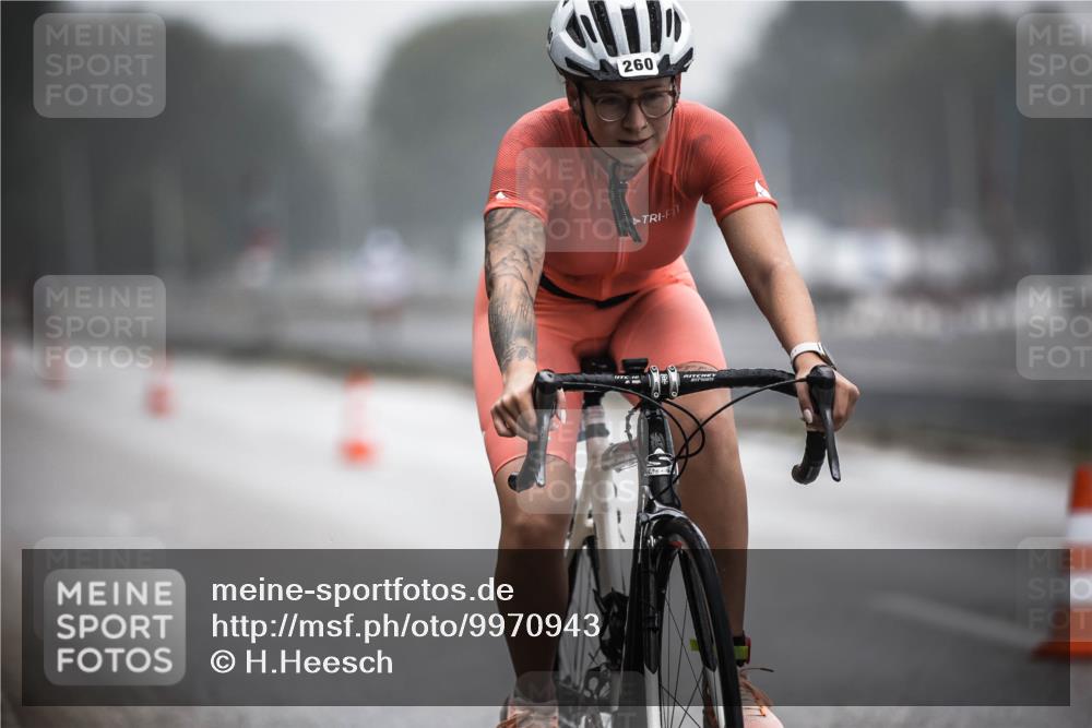 16.08.2026 - KN Förde Triathlon 2026 H.Heesch http://msf.ph/oto/9970943 16.08.2026 09:56:16 Radfahren 195, 254, 260, 805 meine-sportfotos.de
