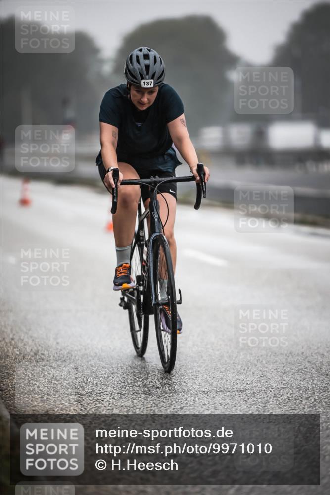 16.08.2026 - KN Förde Triathlon 2026 H.Heesch http://msf.ph/oto/9971010 16.08.2026 09:56:33 Radfahren 108, 137 meine-sportfotos.de