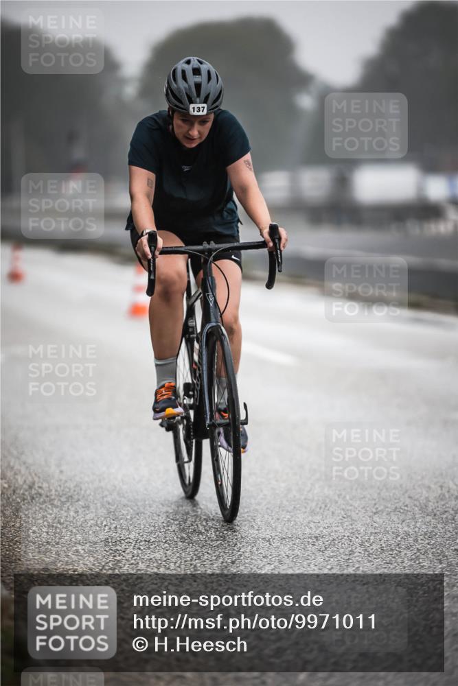 16.08.2026 - KN Förde Triathlon 2026 H.Heesch http://msf.ph/oto/9971011 16.08.2026 09:56:33 Radfahren 108, 137 meine-sportfotos.de
