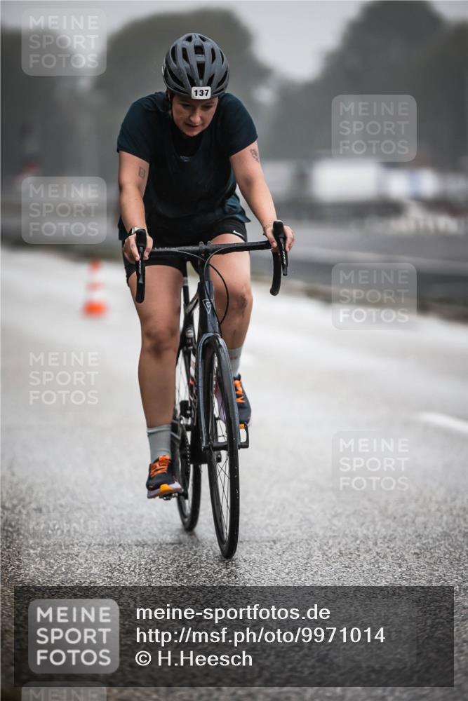 16.08.2026 - KN Förde Triathlon 2026 H.Heesch http://msf.ph/oto/9971014 16.08.2026 09:56:33 Radfahren 108, 137 meine-sportfotos.de