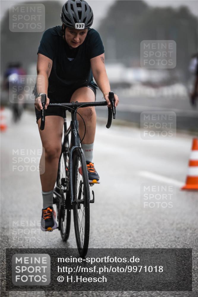 16.08.2026 - KN Förde Triathlon 2026 H.Heesch http://msf.ph/oto/9971018 16.08.2026 09:56:33 Radfahren 108, 137 meine-sportfotos.de