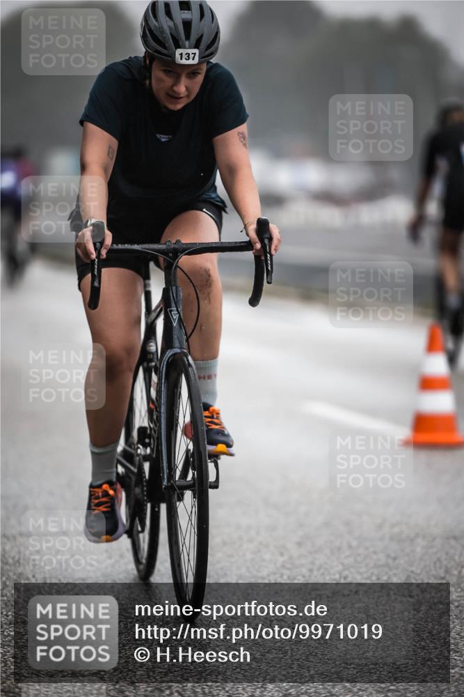 16.08.2026 - KN Förde Triathlon 2026 H.Heesch http://msf.ph/oto/9971019 16.08.2026 09:56:33 Radfahren 108, 137 meine-sportfotos.de