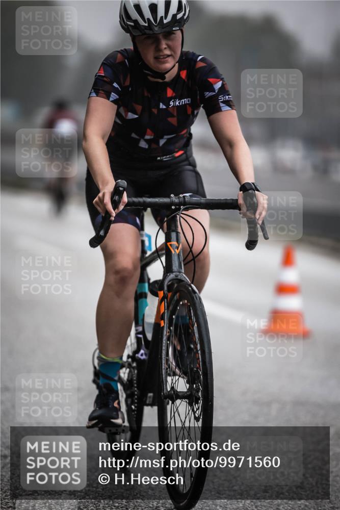 16.08.2026 - KN Förde Triathlon 2026 H.Heesch http://msf.ph/oto/9971560 16.08.2026 10:00:44 Radfahren 200, 242, 246, 248 meine-sportfotos.de