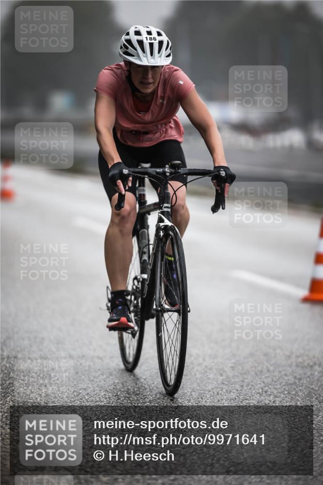 16.08.2026 - KN Förde Triathlon 2026 H.Heesch http://msf.ph/oto/9971641 16.08.2026 10:01:03 Radfahren 212, 243 meine-sportfotos.de