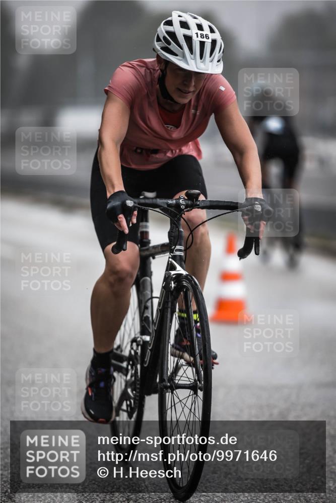 16.08.2026 - KN Förde Triathlon 2026 H.Heesch http://msf.ph/oto/9971646 16.08.2026 10:01:03 Radfahren 212, 243 meine-sportfotos.de