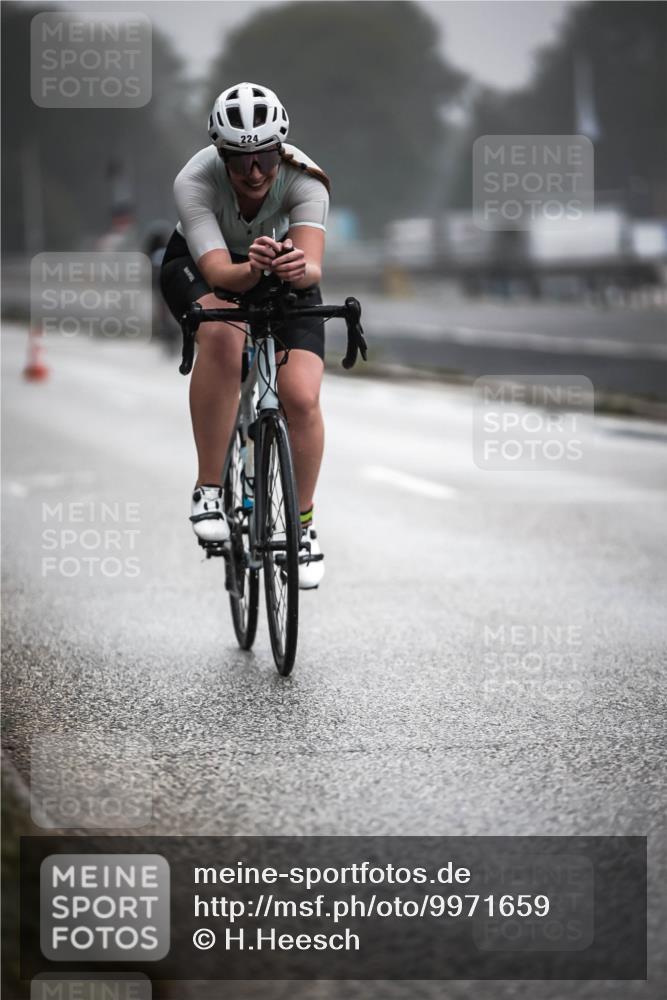 16.08.2026 - KN Förde Triathlon 2026 H.Heesch http://msf.ph/oto/9971659 16.08.2026 10:01:09 Radfahren 190, 212, 224 meine-sportfotos.de