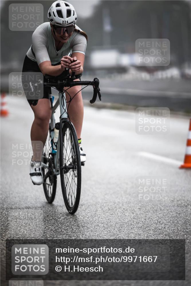 16.08.2026 - KN Förde Triathlon 2026 H.Heesch http://msf.ph/oto/9971667 16.08.2026 10:01:09 Radfahren 190, 212, 224 meine-sportfotos.de