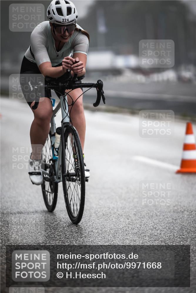 16.08.2026 - KN Förde Triathlon 2026 H.Heesch http://msf.ph/oto/9971668 16.08.2026 10:01:09 Radfahren 190, 212, 224 meine-sportfotos.de