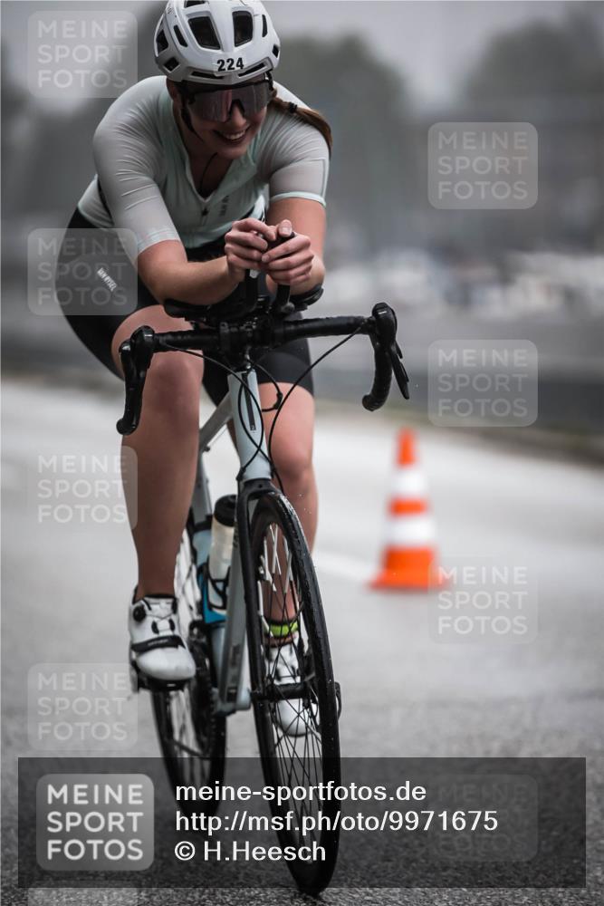 16.08.2026 - KN Förde Triathlon 2026 H.Heesch http://msf.ph/oto/9971675 16.08.2026 10:01:10 Radfahren 190, 212, 224 meine-sportfotos.de