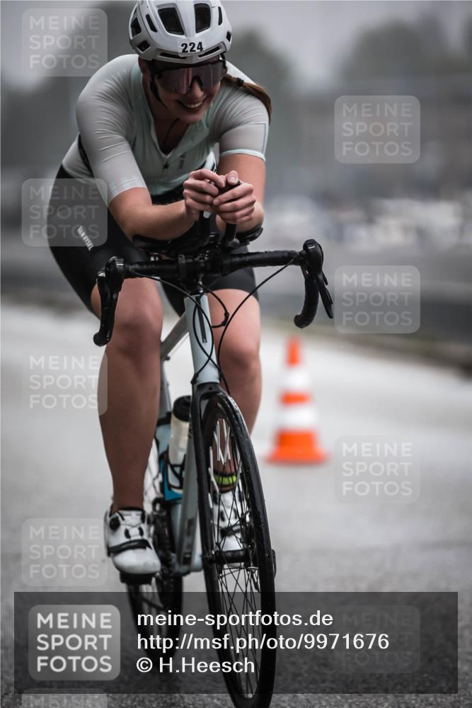 16.08.2026 - KN Förde Triathlon 2026 H.Heesch http://msf.ph/oto/9971676 16.08.2026 10:01:10 Radfahren 190, 212, 224 meine-sportfotos.de