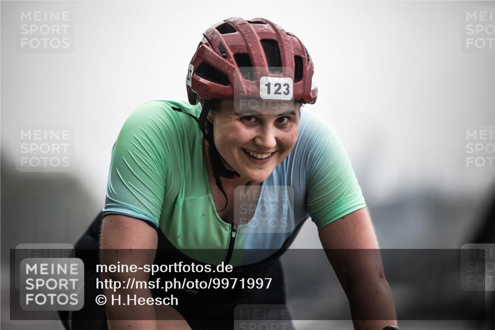 16.08.2026 - KN Förde Triathlon 2026 H.Heesch http://msf.ph/oto/9971997 16.08.2026 10:03:21 Radfahren 241, 244 meine-sportfotos.de