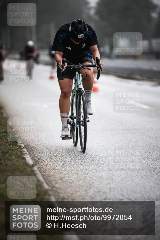 16.08.2026 - KN Förde Triathlon 2026 H.Heesch http://msf.ph/oto/9972054 16.08.2026 10:04:01 Radfahren 240 meine-sportfotos.de