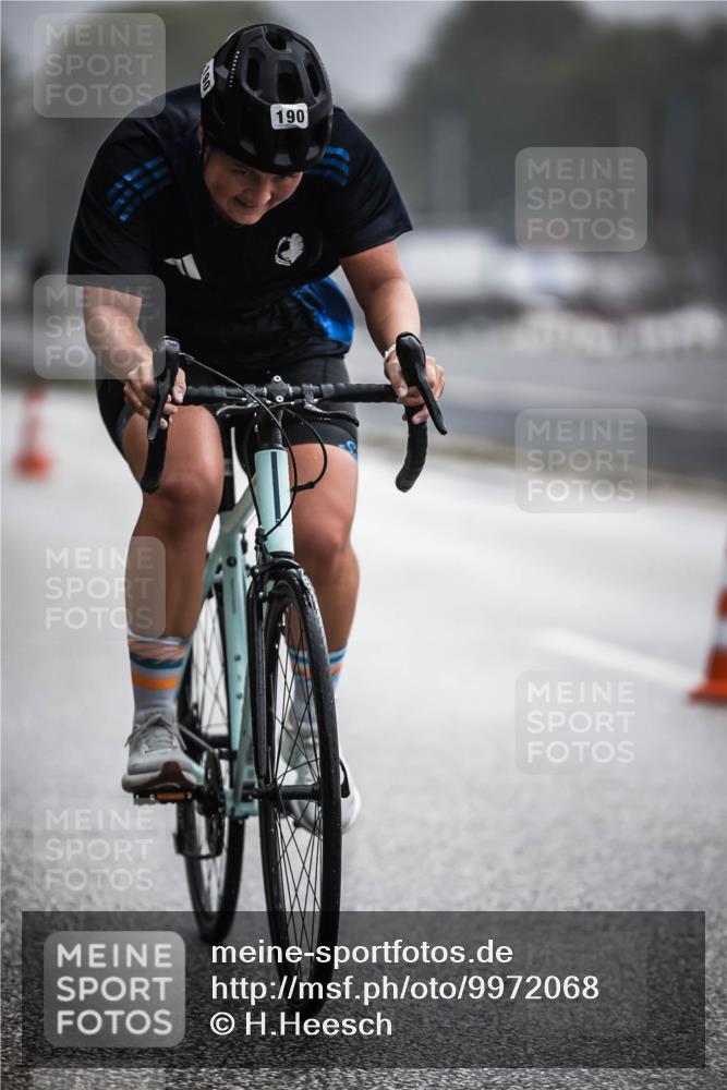 16.08.2026 - KN Förde Triathlon 2026 H.Heesch http://msf.ph/oto/9972068 16.08.2026 10:04:02 Radfahren 240 meine-sportfotos.de