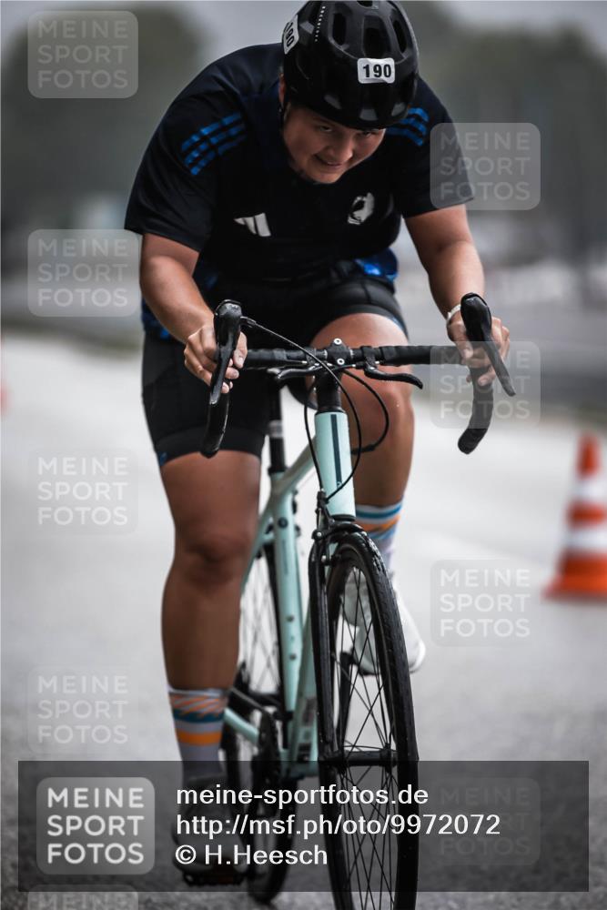 16.08.2026 - KN Förde Triathlon 2026 H.Heesch http://msf.ph/oto/9972072 16.08.2026 10:04:02 Radfahren 240 meine-sportfotos.de