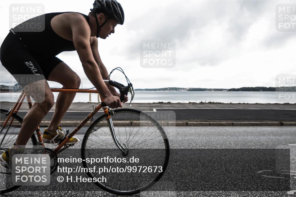 16.08.2026 - KN Förde Triathlon 2026 H.Heesch http://msf.ph/oto/9972673 16.08.2026 11:00:29 Radfahren 301, 317 meine-sportfotos.de