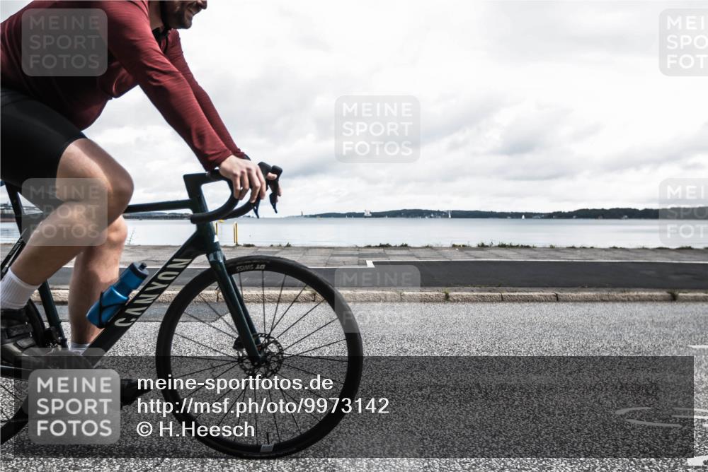 16.08.2026 - KN Förde Triathlon 2026 H.Heesch http://msf.ph/oto/9973142 16.08.2026 11:26:09 Radfahren 370, 421 meine-sportfotos.de