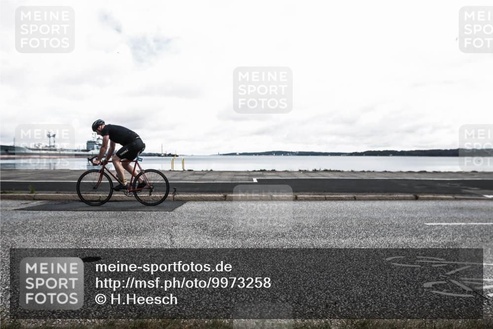 16.08.2026 - KN Förde Triathlon 2026 H.Heesch http://msf.ph/oto/9973258 16.08.2026 11:29:47 Radfahren 323, 327 meine-sportfotos.de