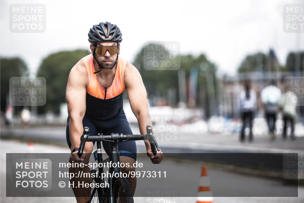 16.08.2026 - KN Förde Triathlon 2026 H.Heesch http://msf.ph/oto/9973311 16.08.2026 11:27:09 Radfahren 311, 334, 345, 371, 382, 435 meine-sportfotos.de