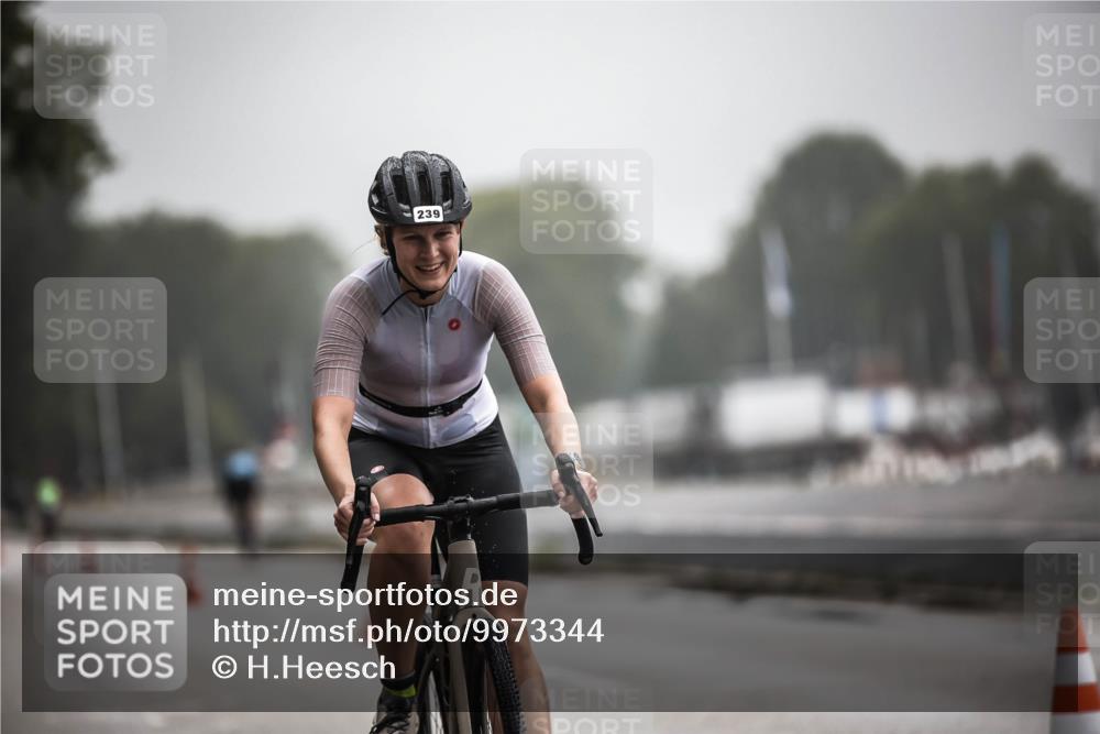 16.08.2026 - KN Förde Triathlon 2026 H.Heesch http://msf.ph/oto/9973344 16.08.2026 10:04:20 Radfahren  meine-sportfotos.de