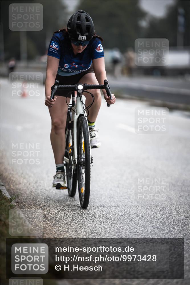 16.08.2026 - KN Förde Triathlon 2026 H.Heesch http://msf.ph/oto/9973428 16.08.2026 10:05:50 Radfahren 234, 247, 253 meine-sportfotos.de