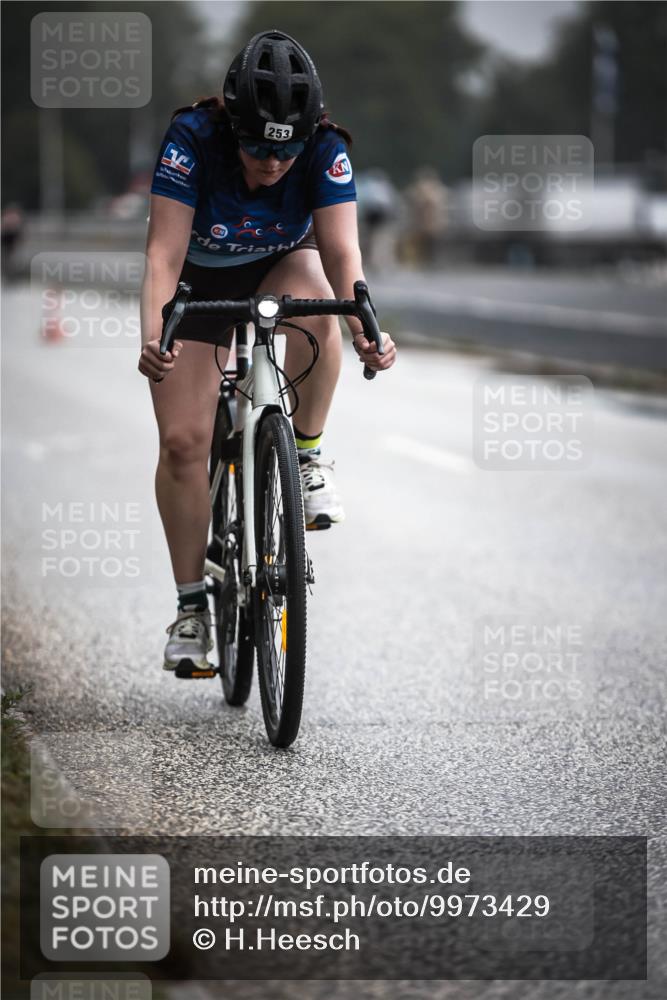 16.08.2026 - KN Förde Triathlon 2026 H.Heesch http://msf.ph/oto/9973429 16.08.2026 10:05:50 Radfahren 234, 247, 253 meine-sportfotos.de