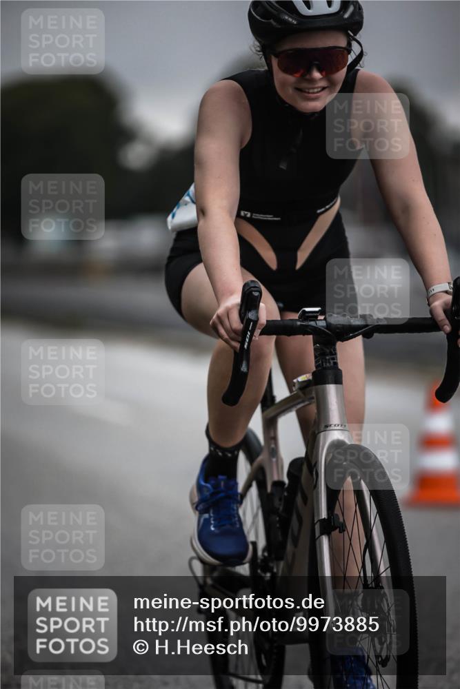 16.08.2026 - KN Förde Triathlon 2026 H.Heesch http://msf.ph/oto/9973885 16.08.2026 10:13:43 Radfahren  meine-sportfotos.de