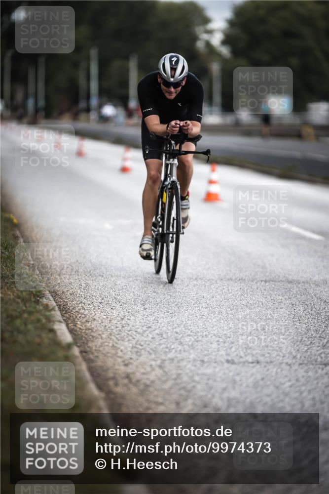 16.08.2026 - KN Förde Triathlon 2026 H.Heesch http://msf.ph/oto/9974373 16.08.2026 11:01:10 Radfahren 319, 323 meine-sportfotos.de