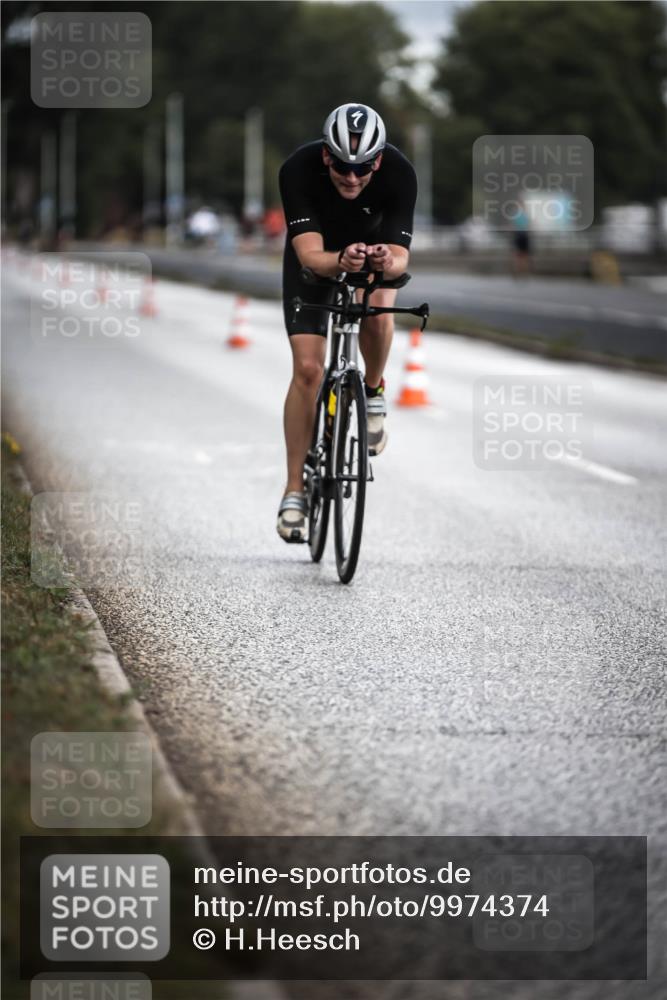 16.08.2026 - KN Förde Triathlon 2026 H.Heesch http://msf.ph/oto/9974374 16.08.2026 11:01:10 Radfahren 319, 323 meine-sportfotos.de