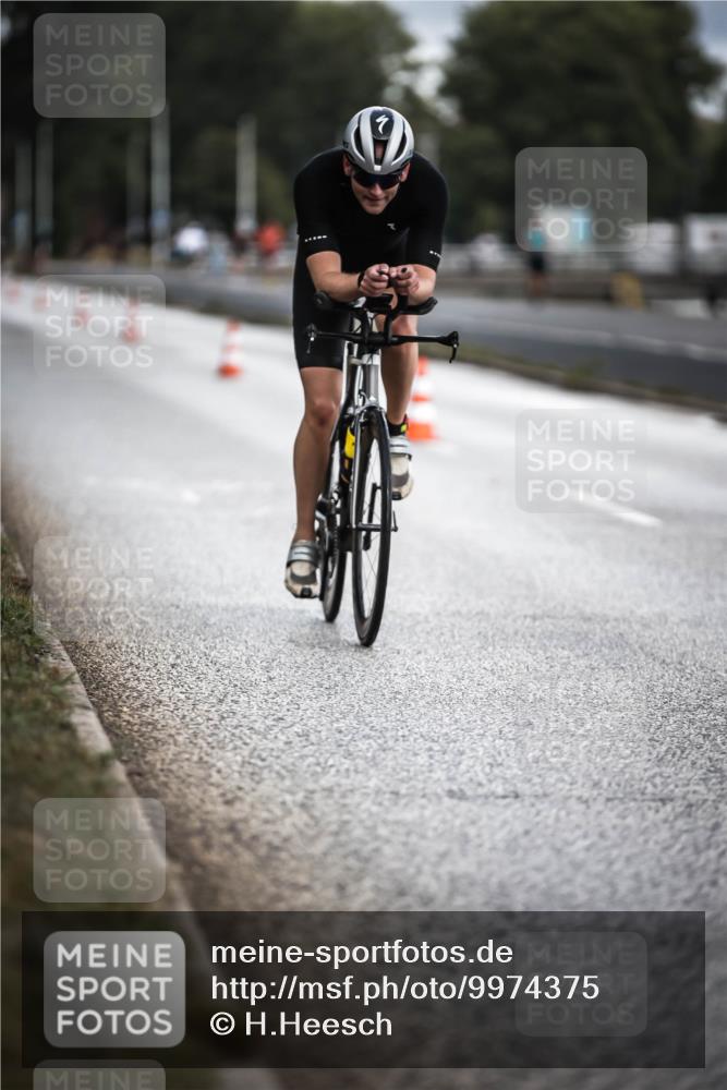 16.08.2026 - KN Förde Triathlon 2026 H.Heesch http://msf.ph/oto/9974375 16.08.2026 11:01:10 Radfahren 319, 323 meine-sportfotos.de